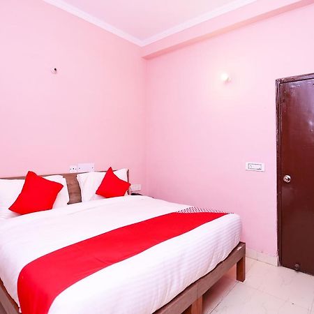 Oyo Flagship 14774 Sector 14 Gurgaon Hotel Exterior photo