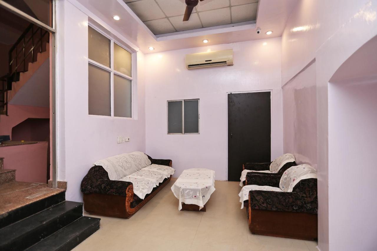 Oyo Flagship 14774 Sector 14 Gurgaon Hotel Exterior photo