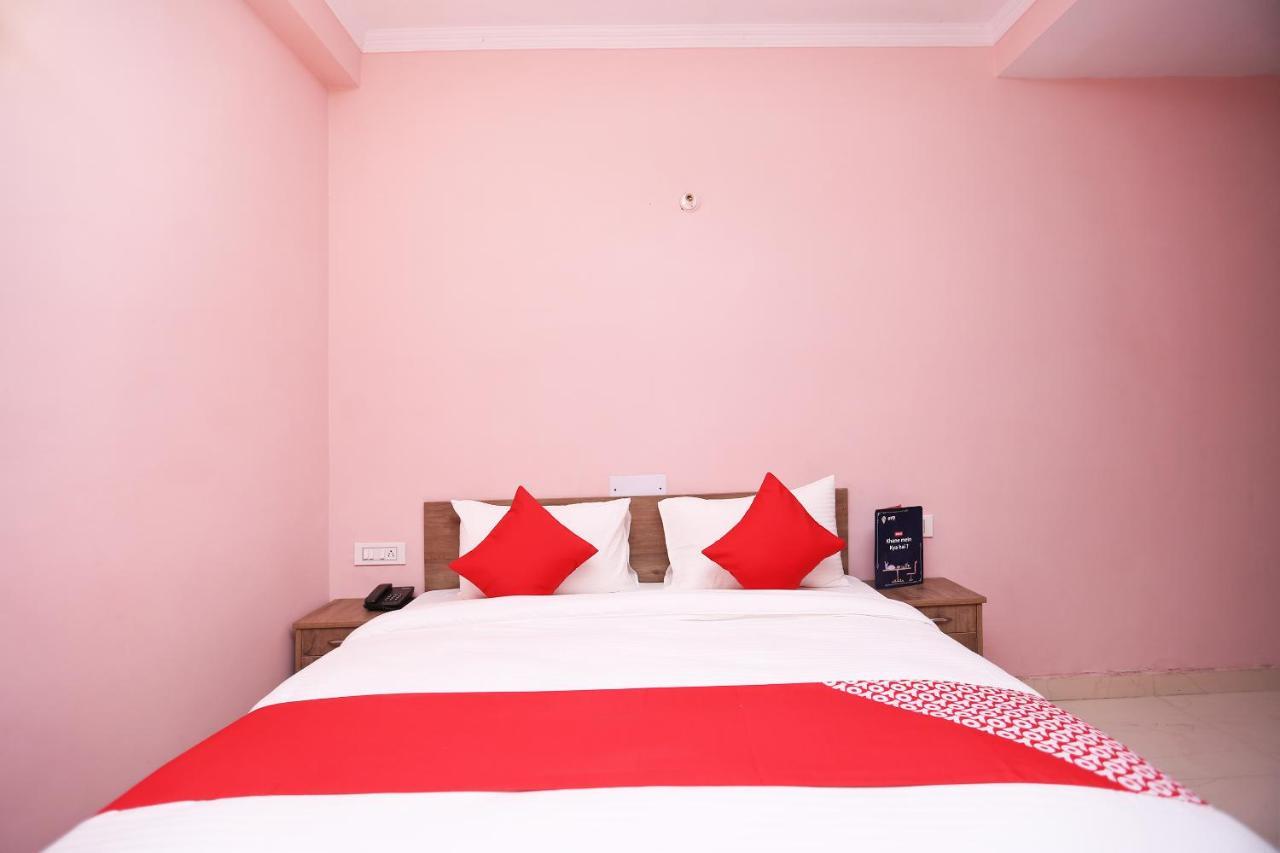 Oyo Flagship 14774 Sector 14 Gurgaon Hotel Exterior photo