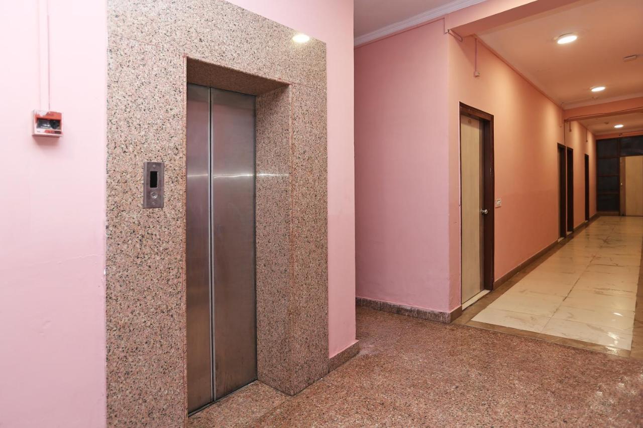 Oyo Flagship 14774 Sector 14 Gurgaon Hotel Exterior photo