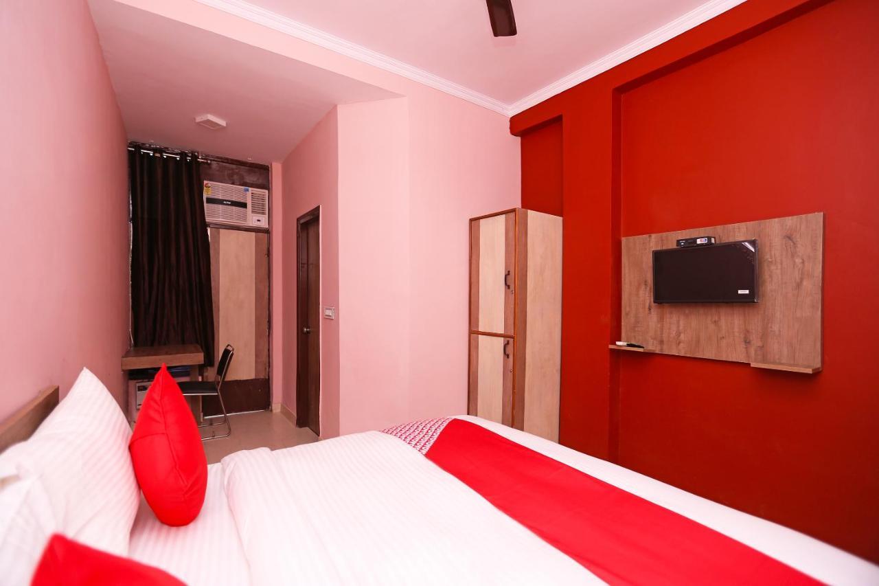 Oyo Flagship 14774 Sector 14 Gurgaon Hotel Exterior photo