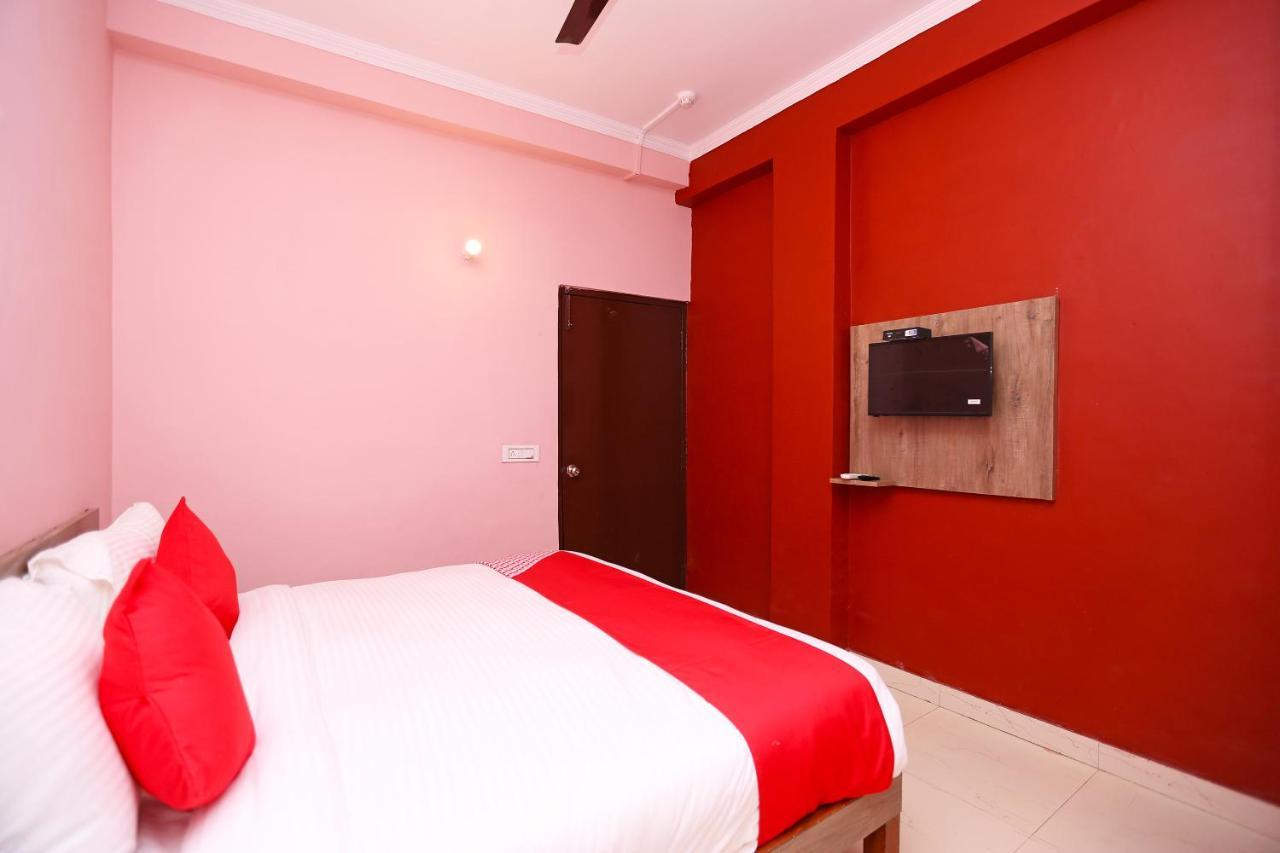 Oyo Flagship 14774 Sector 14 Gurgaon Hotel Exterior photo