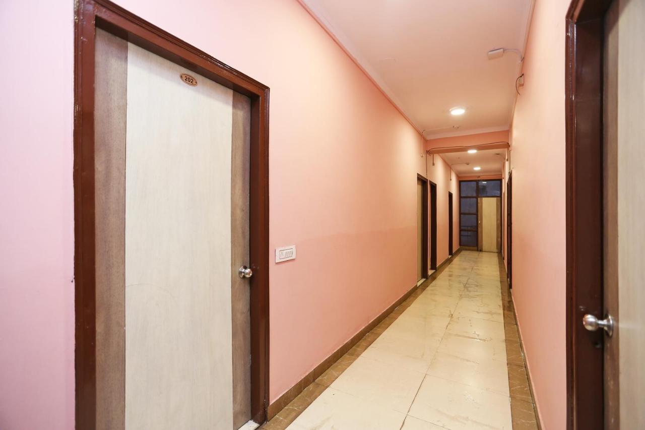 Oyo Flagship 14774 Sector 14 Gurgaon Hotel Exterior photo